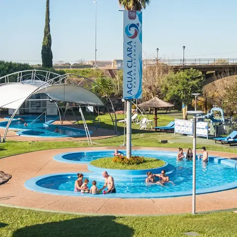 Piscina termal del parque